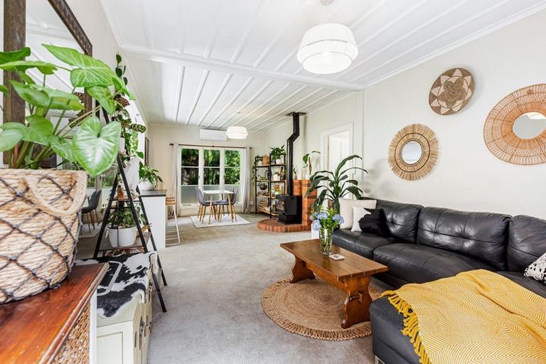 Photo of property in 218 Woodlands Park Road, Titirangi, Auckland, 0604