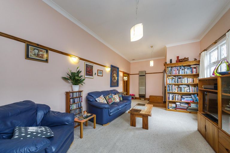 Photo of property in 9 Oxford Street, Hokowhitu, Palmerston North, 4410