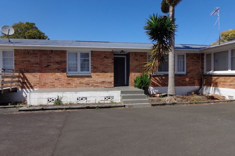 Photo of property in 2/42 Lincoln Road, Henderson, Auckland, 0610