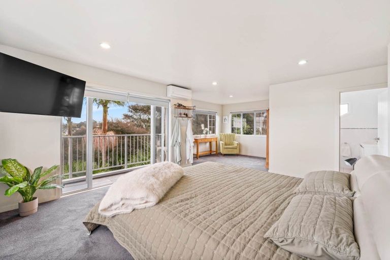 Photo of property in 52 Rising Parade, Fairview Heights, Auckland, 0632