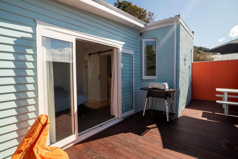 Photo of property in 197 Sutherland Road, Lyall Bay, Wellington, 6022