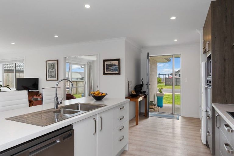 Photo of property in 79 Bert Wall Drive, Omokoroa, 3114