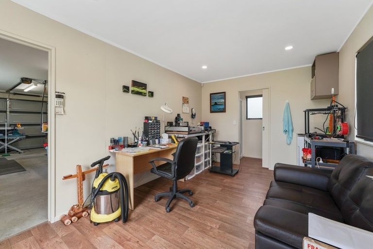 Photo of property in 12 Waitaheke Road, Te Horo, Otaki, 5581