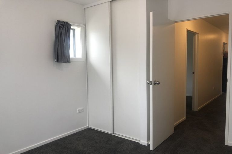 Photo of property in 2/4 John Jennings Drive, Oteha, Auckland, 0632