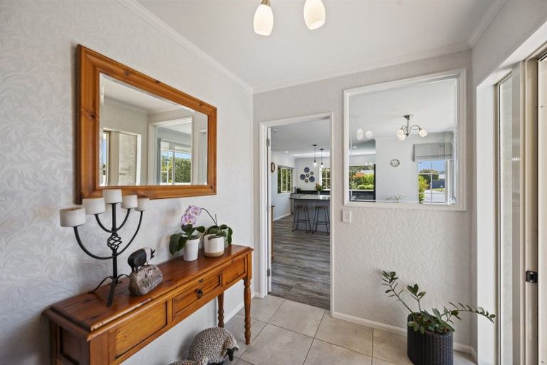 Photo of property in 15 Pukekura Place, Taradale, Napier, 4112