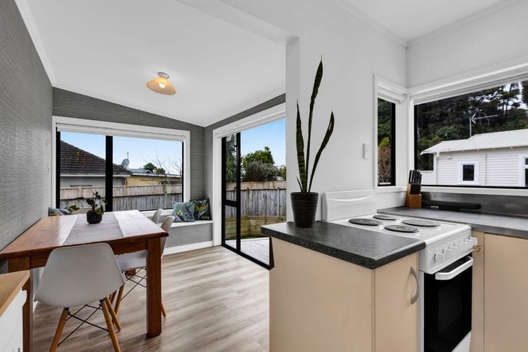 Photo of property in 3 Tupoki Street, Glen Avon, New Plymouth, 4312