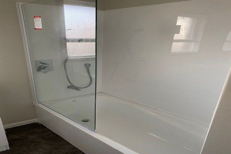 Photo of property in 3/20 Ocean View Road, Northcote, Auckland, 0627