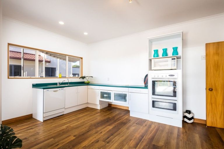 Photo of property in 50 Whiteley Street, Moturoa, New Plymouth, 4310