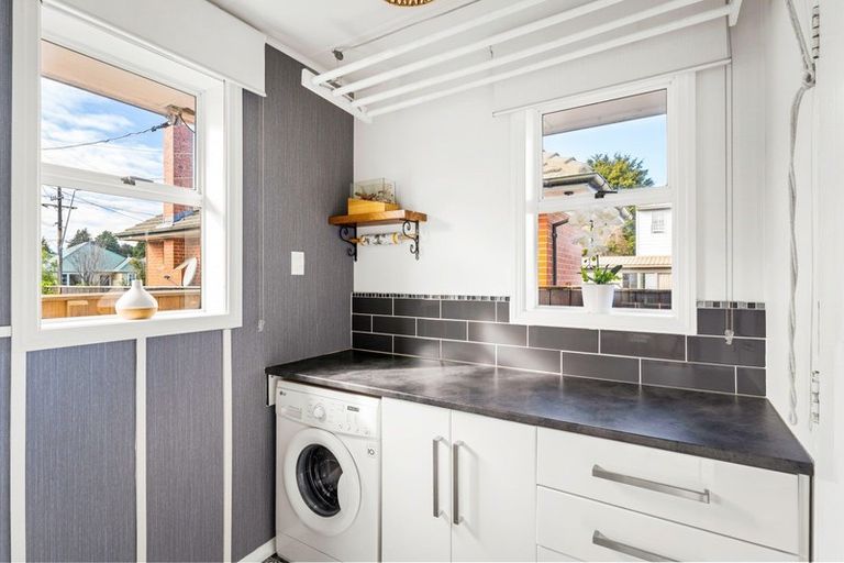 Photo of property in 3 Hikurangi Street, Te Atatu Peninsula, Auckland, 0610