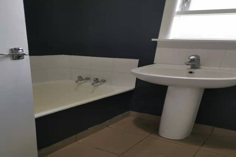 Photo of property in 21 Lynden Avenue, Hillcrest, Auckland, 0627