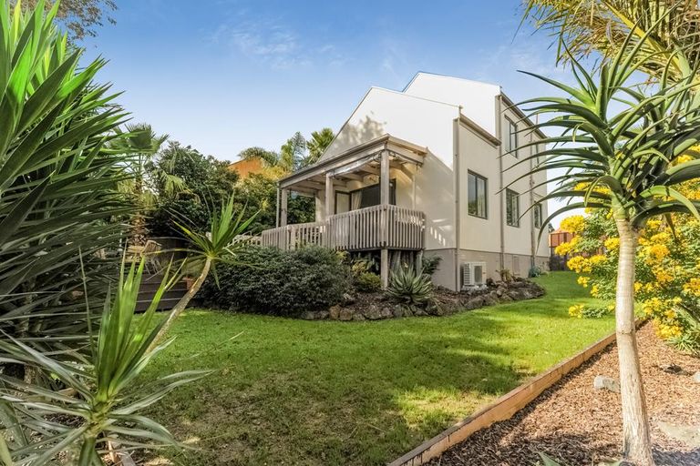 Photo of property in 13 View Ridge Drive, Ranui, Auckland, 0612