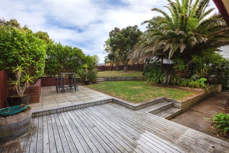 Photo of property in 2 Karoro Place, Paremata, Porirua, 5024