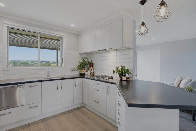 Photo of property in Waterview Estate, 28/4 Greystone Place, Omokoroa, 3114