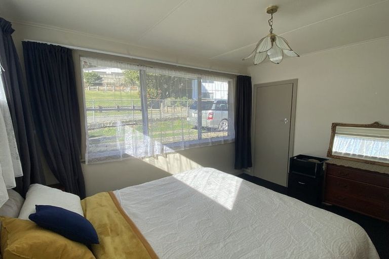 Photo of property in 75 Milton Terrace, Picton, 7220