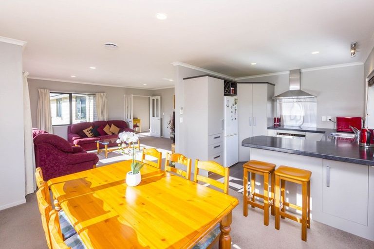 Photo of property in 2 Percy Kinsman Crescent, Riverstone Terraces, Upper Hutt, 5018