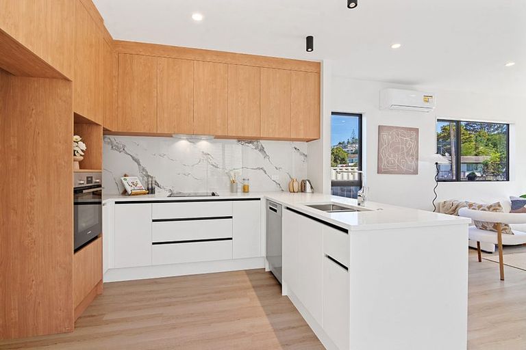 Photo of property in 11 Glenfinn Place, Massey, Auckland, 0614