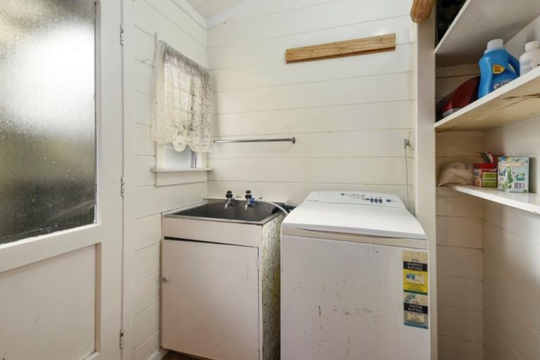 Photo of property in 3 Kemp Road, Massey, Auckland, 0614