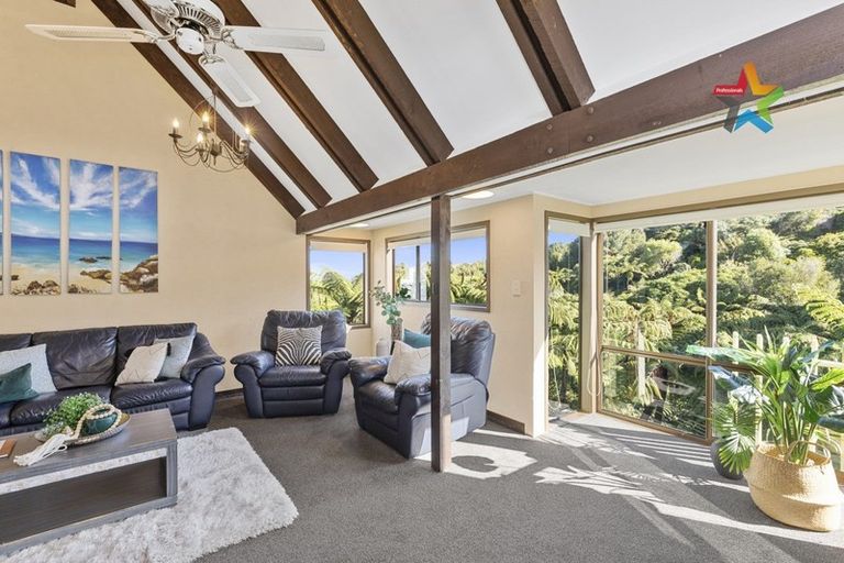 Photo of property in 25 City View Grove, Harbour View, Lower Hutt, 5010