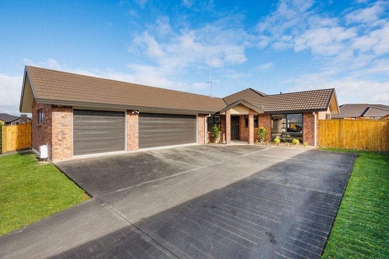 Photo of property in 3 Medallion Court, Kelvin Grove, Palmerston North, 4414
