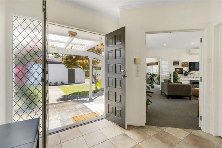 Photo of property in 31b Stanley Point Road, Stanley Point, Auckland, 0624