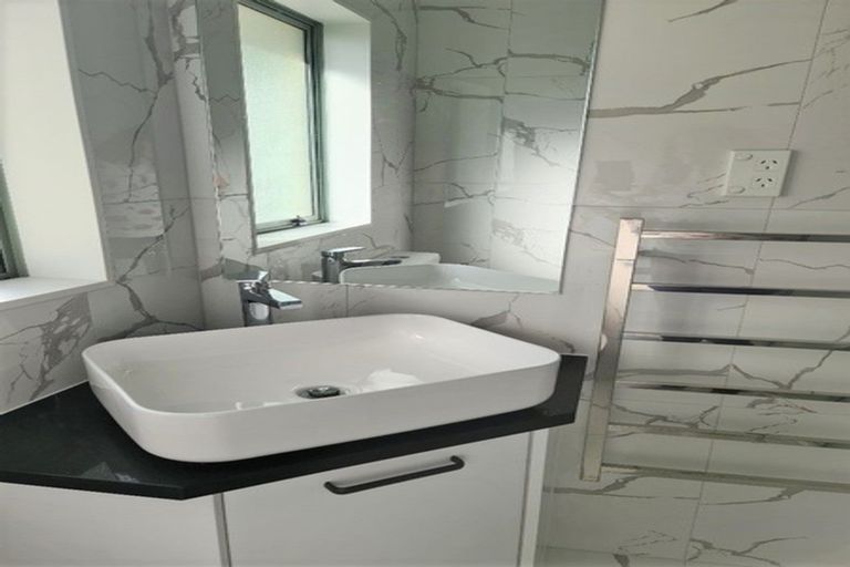 Photo of property in 71 Medvale Avenue, Flat Bush, Auckland, 2019