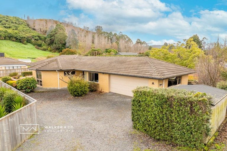 Photo of property in 2 Tuhua Lane, Brown Owl, Upper Hutt, 5018