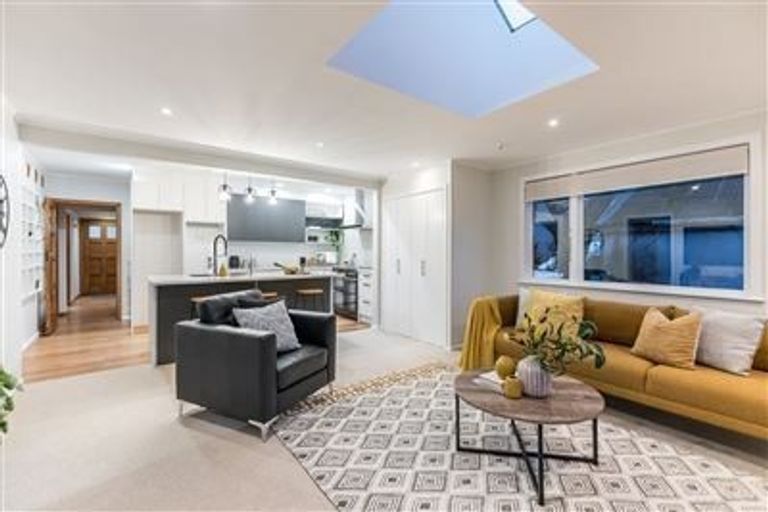 Photo of property in 56 Motuhara Road, Plimmerton, Porirua, 5026