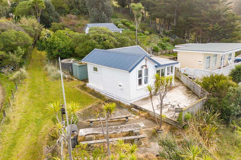 Photo of property in 1 Sandy Bay Drive, Mataikona, Tinui, 5889