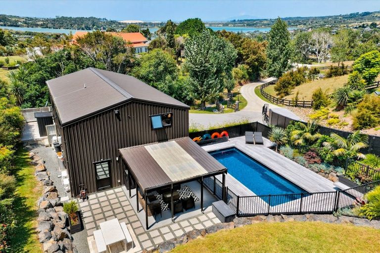 Photo of property in 2 Cambridge Lane, Mangawhai, 0505