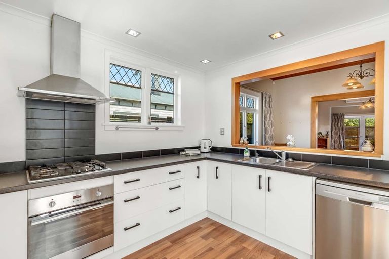 Photo of property in 42 Limbrick Street, Terrace End, Palmerston North, 4410