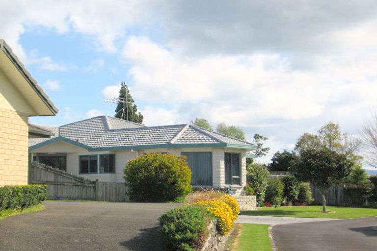 Photo of property in 4 Burnt Oak Drive, Pyes Pa, Tauranga, 3112