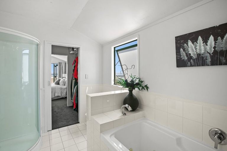 Photo of property in 46 Whiteley Street, Moturoa, New Plymouth, 4310