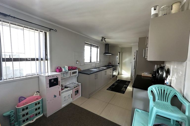 Photo of property in 18 Funnell Place, Manurewa, Auckland, 2102