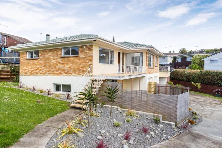 Photo of property in 36 Cron Avenue, Te Atatu South, Auckland, 0610