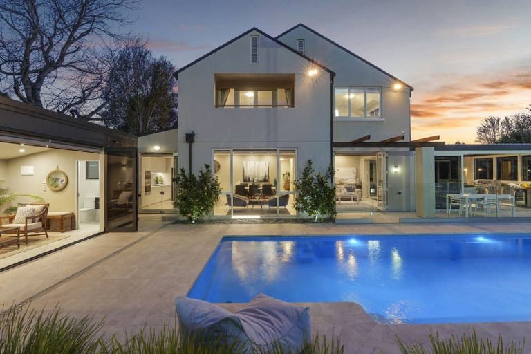 Photo of property in 90 Memorial Avenue, Ilam, Christchurch, 8053