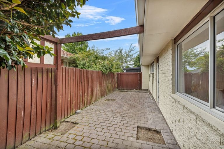 Photo of property in 70 Cutts Road, Russley, Christchurch, 8042