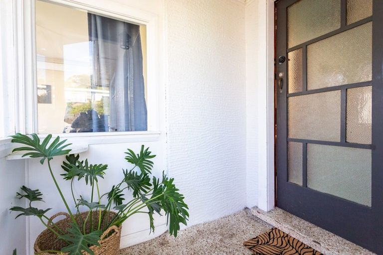 Photo of property in 64 Great North Road, Saint Johns Hill, Whanganui, 4500