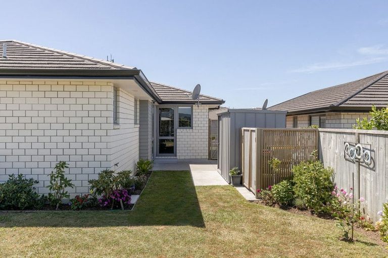 Photo of property in Waterview Estate, 11/4 Greystone Place, Omokoroa, 3114