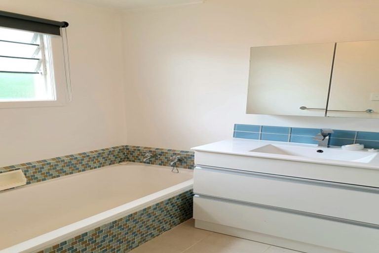 Photo of property in 86 Lancaster Road, Beach Haven, Auckland, 0626