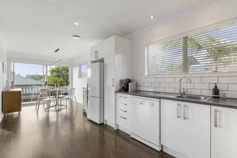 Photo of property in 37b Salisbury Road, Birkdale, Auckland, 0626