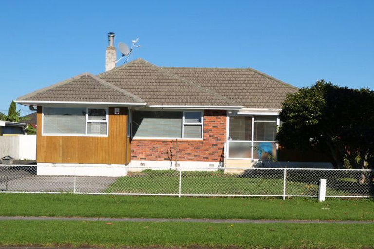 Photo of property in 100 Buckland Road, Mangere East, Auckland, 2024