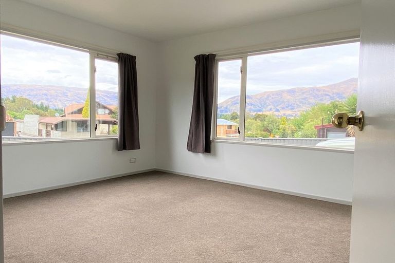 Photo of property in 5 Mount Iron Drive, Wanaka, 9305