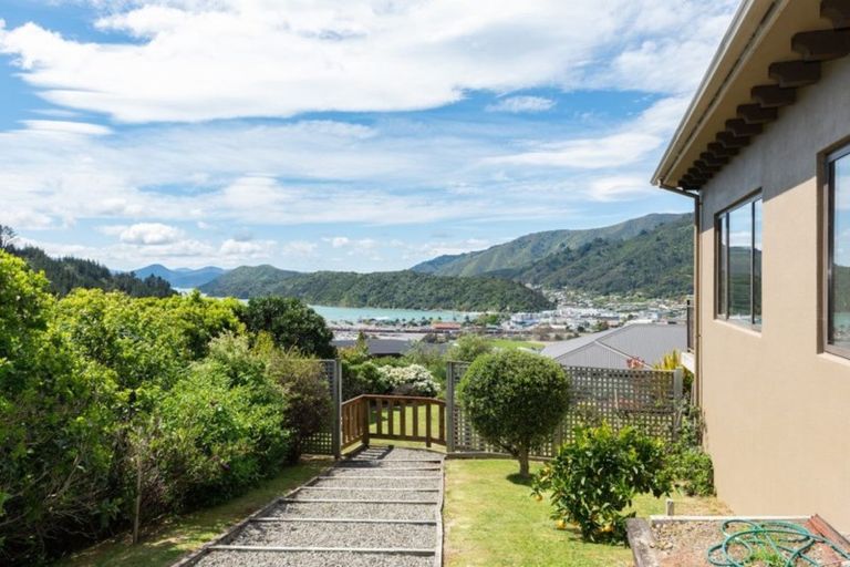 Photo of property in 24 Harbour View Heights, Picton, 7220