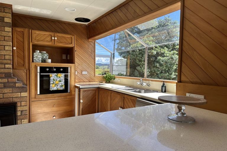 Photo of property in 25 Pyle Road West, One Tree Point, 0118