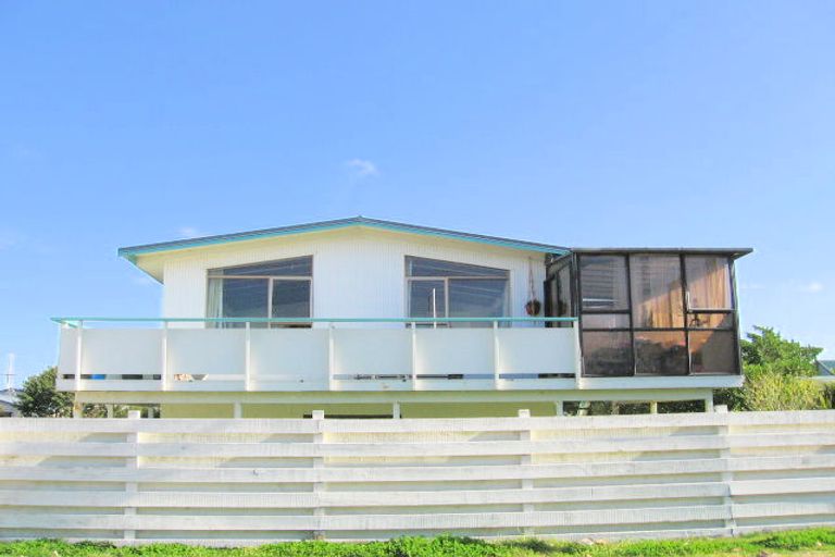 Photo of property in 62 Karewa Parade, Papamoa Beach, Papamoa, 3118