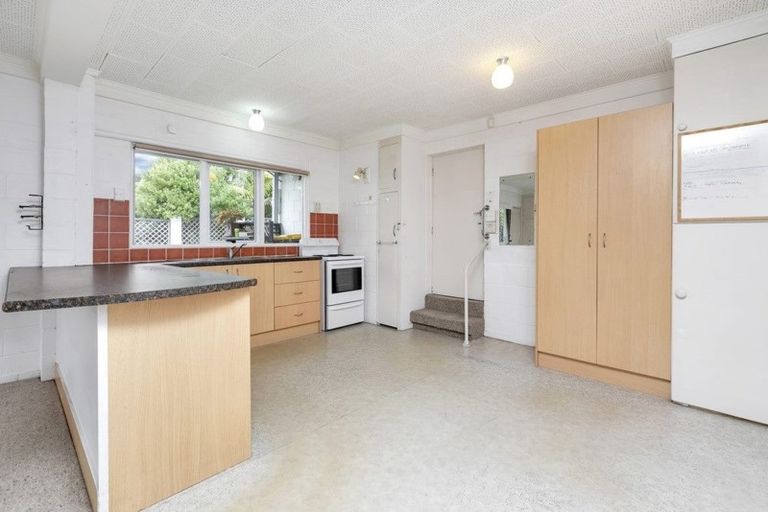 Photo of property in 1/16 Coronation Road, Glenfield, Auckland, 0627