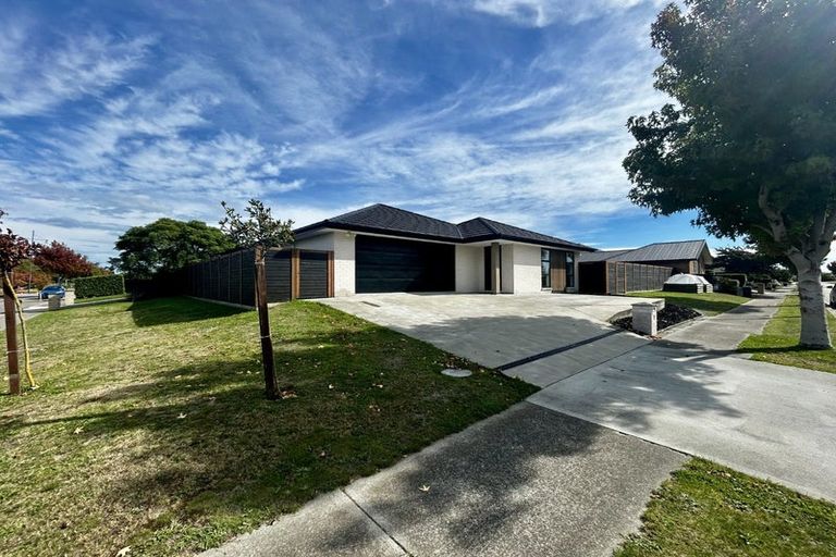 Photo of property in 1 Waireka Street, Pegasus, 7612