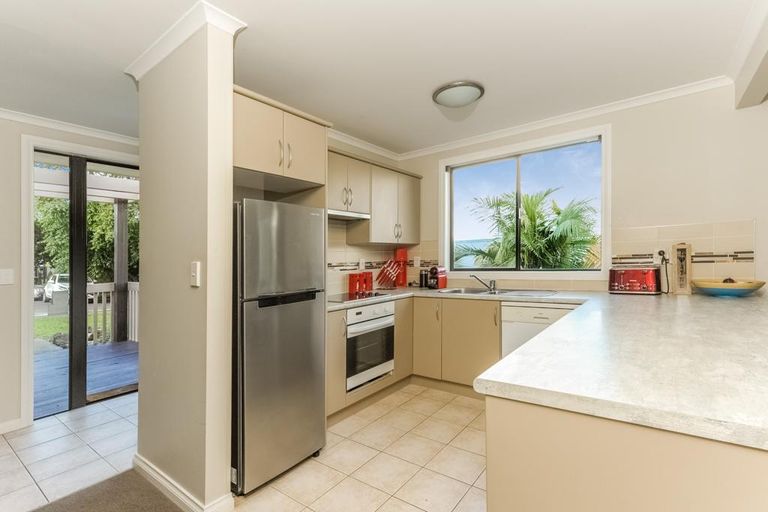 Photo of property in 13 View Ridge Drive, Ranui, Auckland, 0612