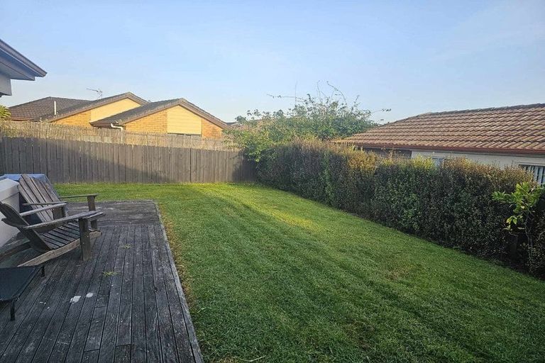 Photo of property in 21 Pyrite Street, Westgate, Auckland, 0614