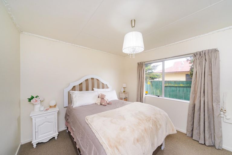 Photo of property in 17 Hilton Grove, Kelvin Grove, Palmerston North, 4414